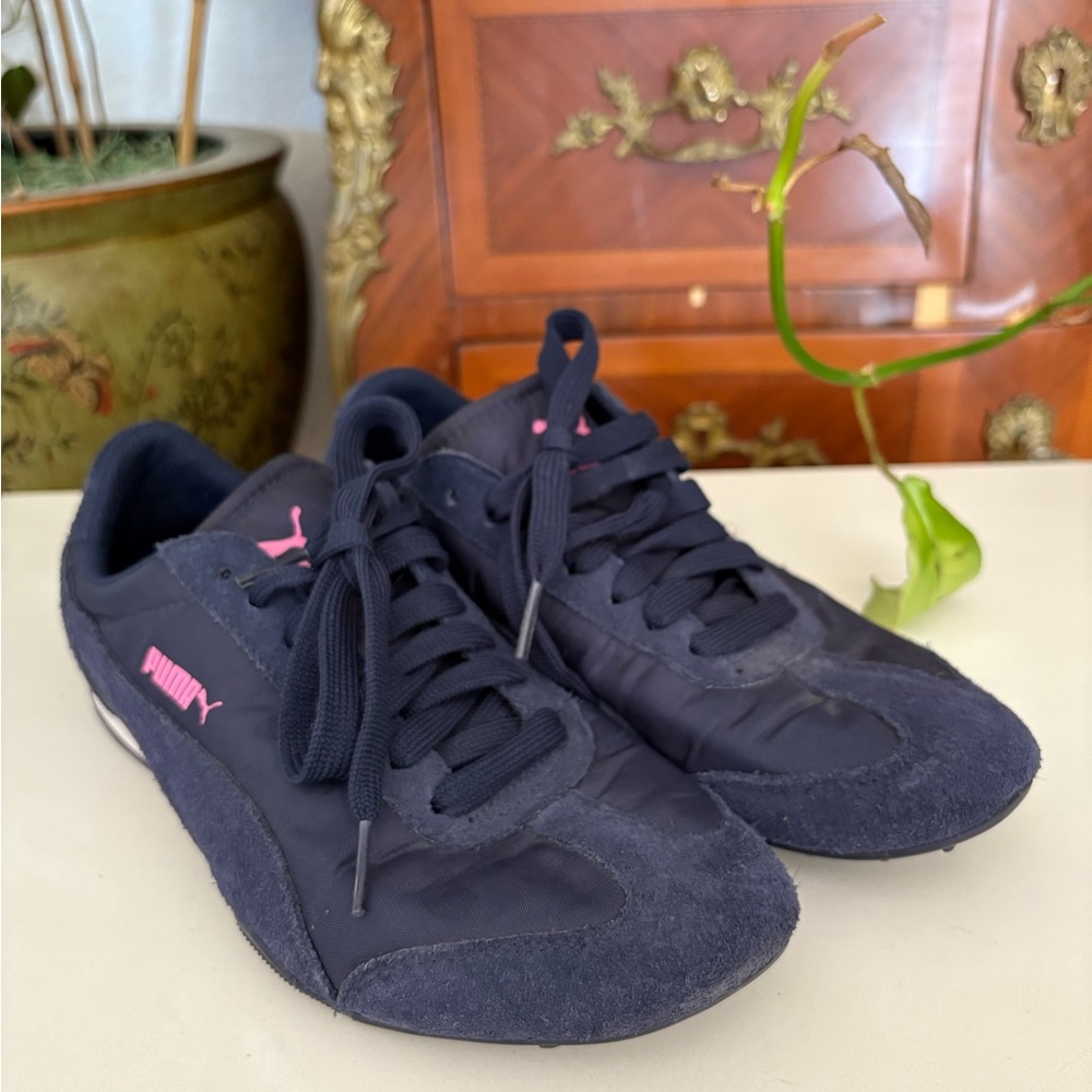 Puma Navy Blue Sneakers with Pink Logo – Women’s Size 7.5